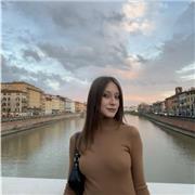 Studentessa Universitaria impartisce lezioni di inglese